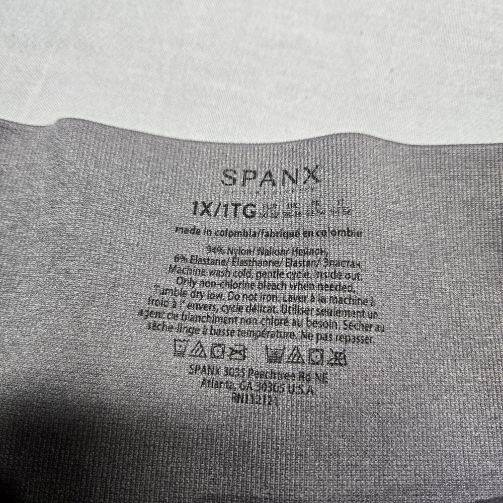Spanx Cropped Look At Me Now Legging 1X Gray Camo NWT - Picture 4 of 4